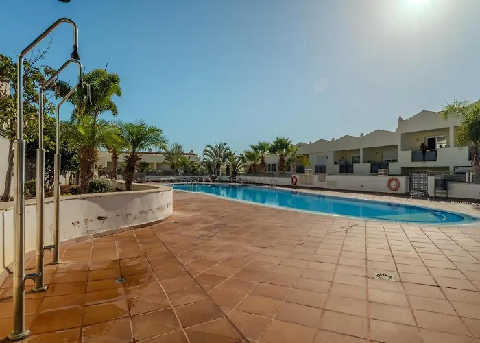 Obsidian Olivino Apartment